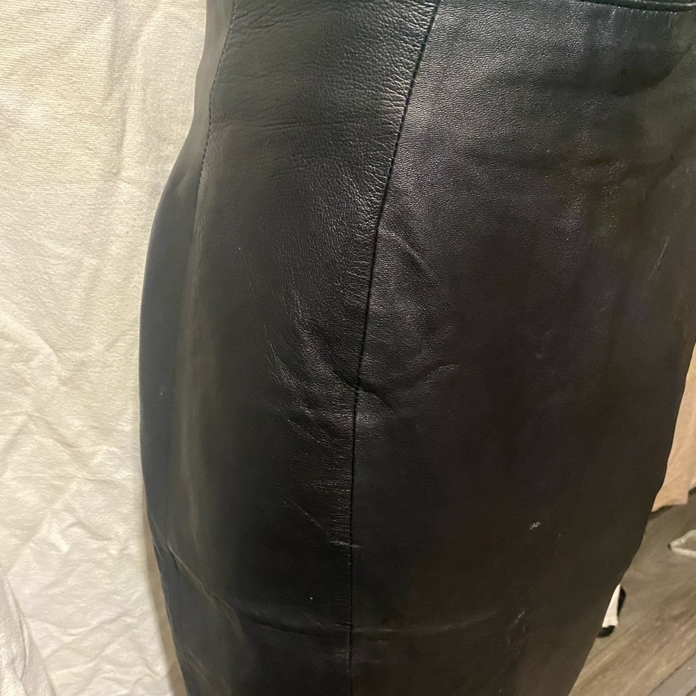 Andrew Marc: vintage black leather pencil skirt - Picture 3 of 6